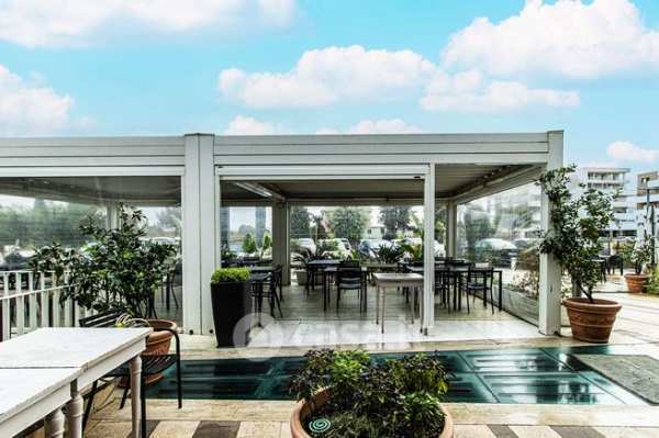 Attivitã /licenza (con o senza mura) in commerciale in Piazza Enrico Martini 10