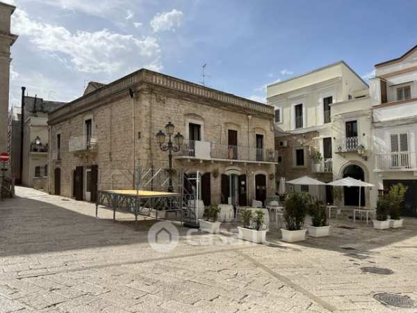 Negozio/locale commerciale in commerciale in Piazza Aldo Moro 46