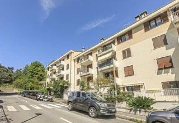 Box/posto auto in residenziale in Viale Villa Gavotti 21