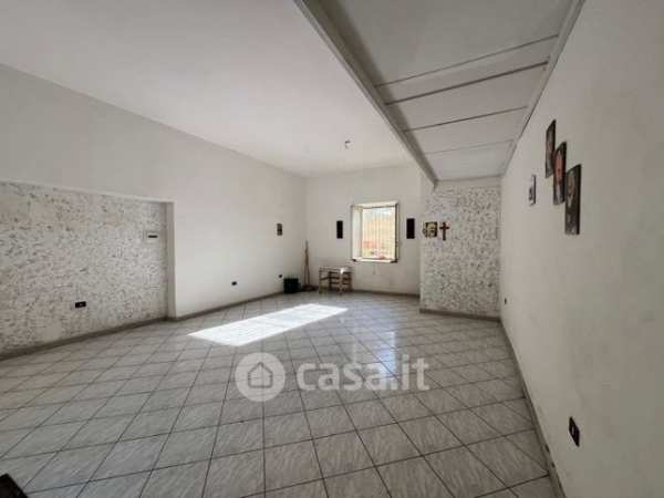 Negozio/locale commerciale in commerciale in Via Emanuele Campolongo 4