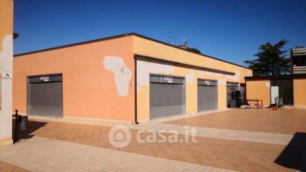 Ufficio in commerciale in Via Udine