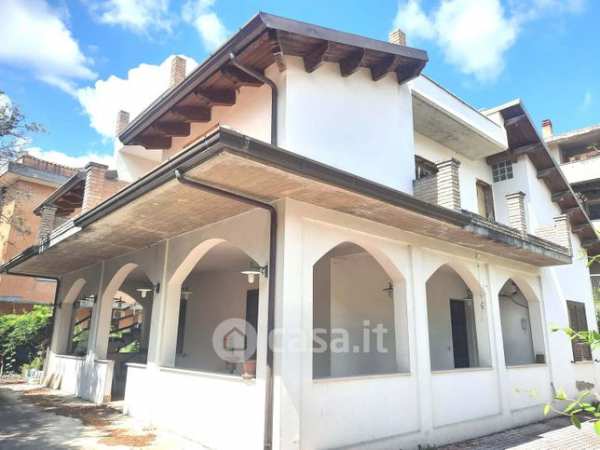 Villa in residenziale in Viale Nettuno