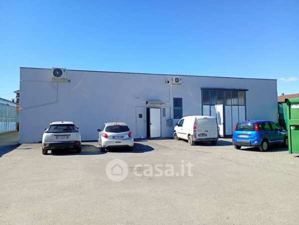 Capannone in commerciale in Strada del Pascolo 65