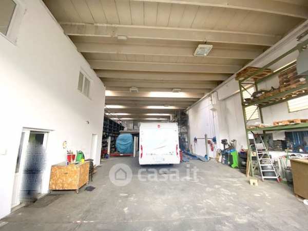 Capannone in commerciale in Via Piana