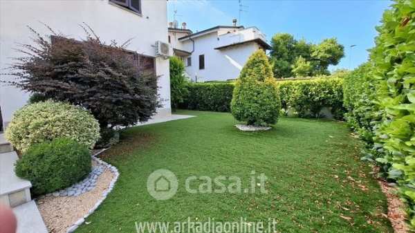 Casa indipendente in residenziale in Via Enrico Manfredini 8