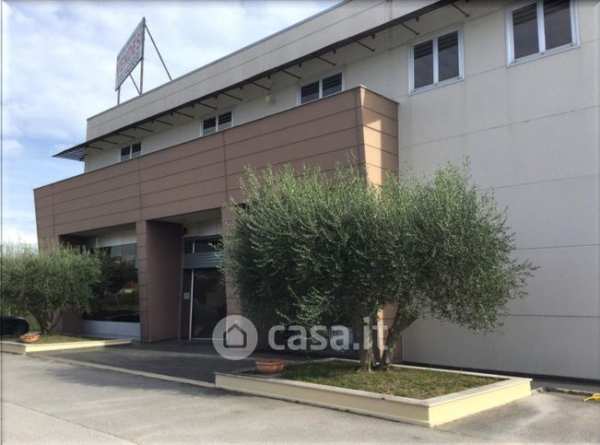 Capannone in commerciale in Zona Industriale est