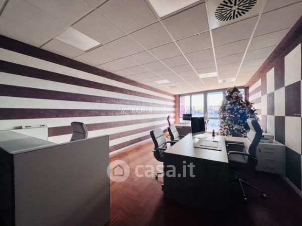 Ufficio in commerciale in Via Venezia 85
