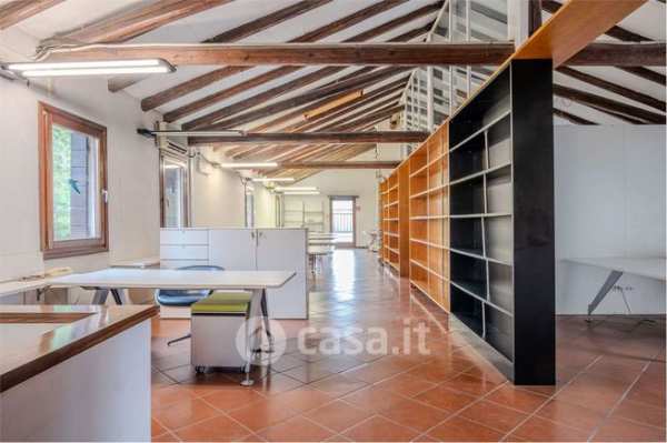 Ufficio in commerciale in Via Tre Garofoli