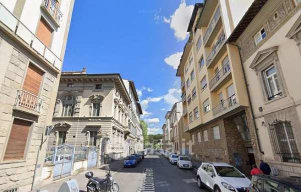 Box/posto auto in residenziale in Via Vittorio Alfieri 8