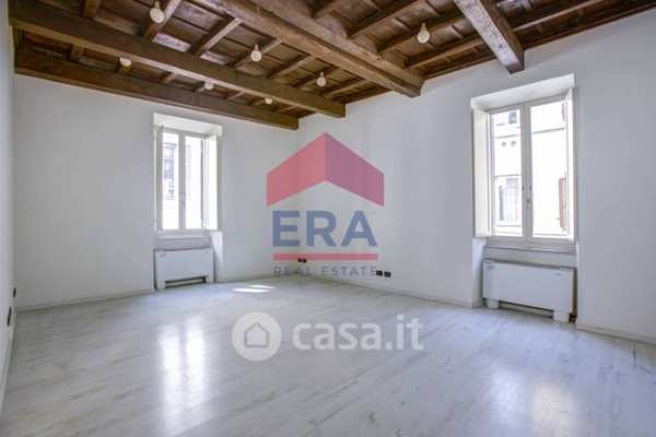 Ufficio in commerciale in Via Frattina