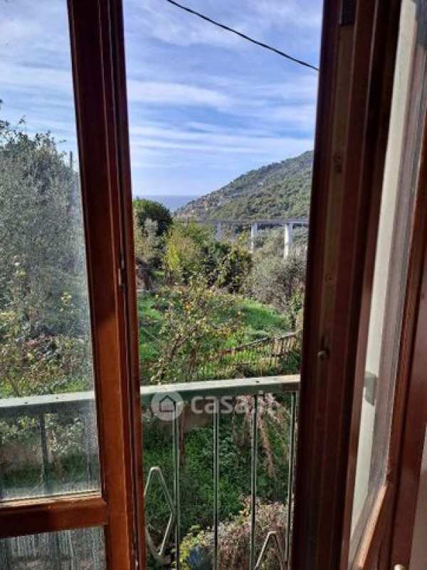 Casa indipendente in residenziale in Via Alpini d' Italia