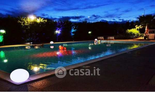 Attivitã /licenza (con o senza mura) in commerciale in 