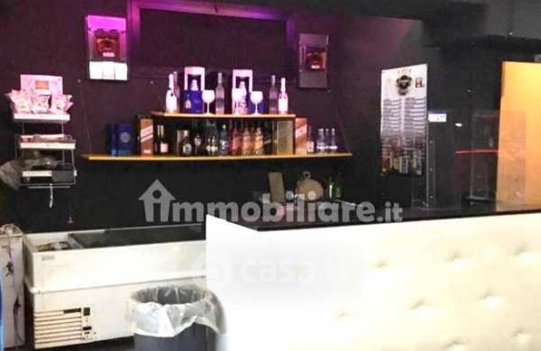 Negozio/locale commerciale in commerciale in Via Ettore Bellini 42