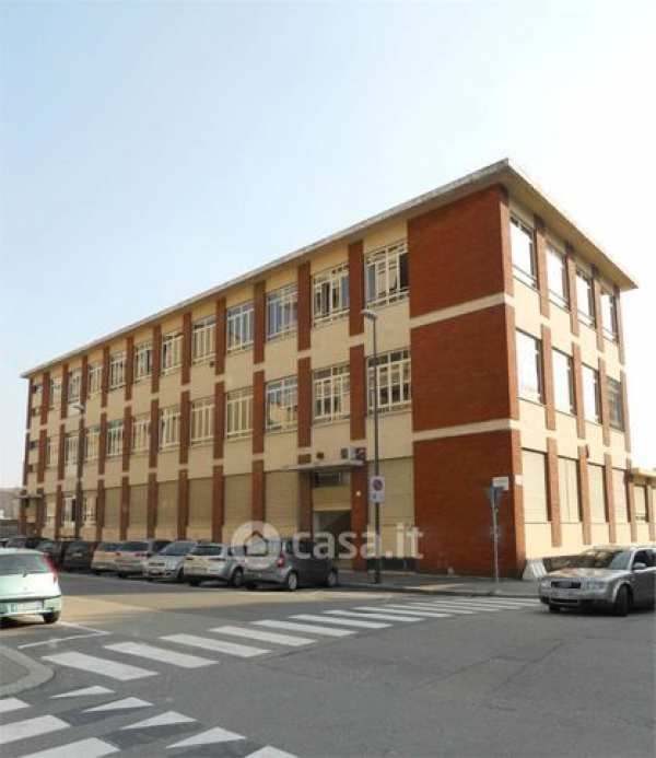 Ufficio in commerciale in Via Carolina Invernizio 6