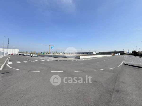 Capannone in commerciale in Via Valenca 1