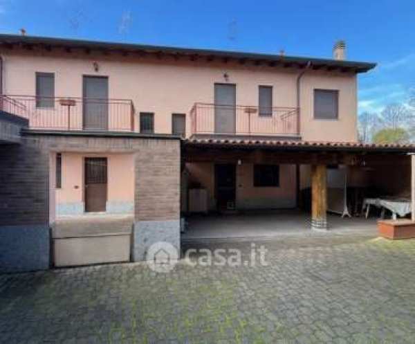 Casa bi/trifamiliare in residenziale in Via Carlo Alberto