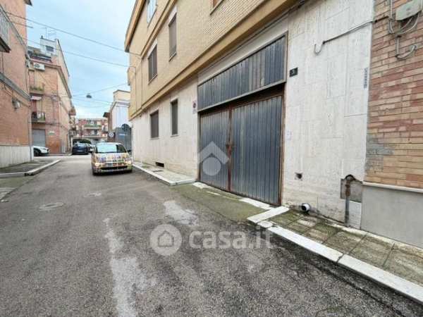 Box/posto auto in residenziale in Via Fratelli Rosselli 3