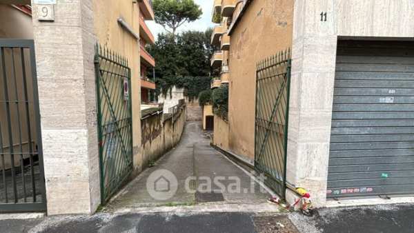Box/posto auto in residenziale in Via Giovanni Severano 15