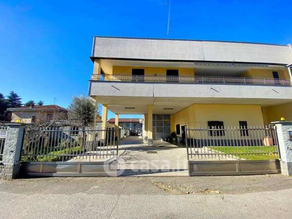 Capannone in commerciale in Via G. B. Radice 10