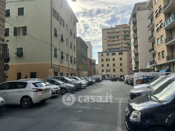 Box/posto auto in residenziale in Via Gino Capponi 51