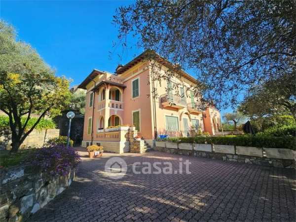 Villa in residenziale in Via Aurelia Ovest 2