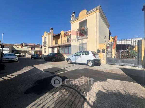 Casa bi/trifamiliare in residenziale in 