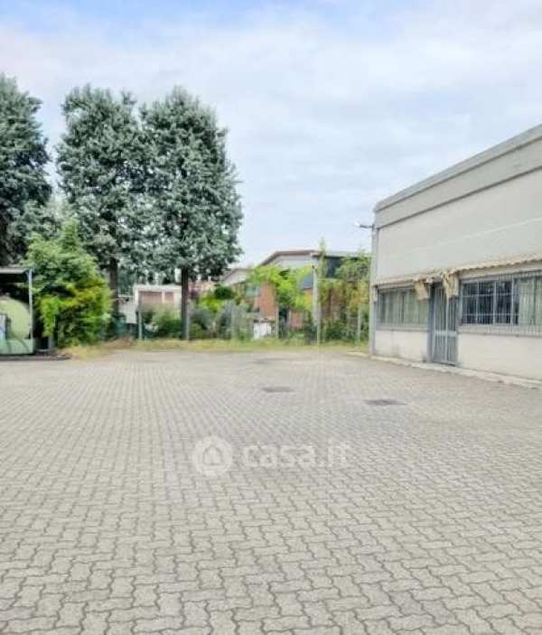 Capannone in commerciale in Via dell'Industria