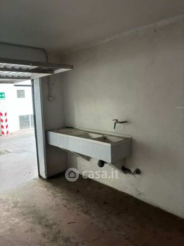 Box/posto auto in residenziale in Via Genova 22