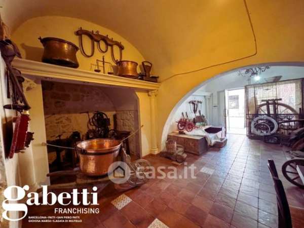 Attività/licenza (con o senza mura) in commerciale in Via G. Medici 399