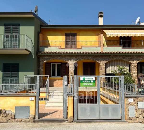 Villetta a schiera in residenziale in Via Costantino Nivola 1