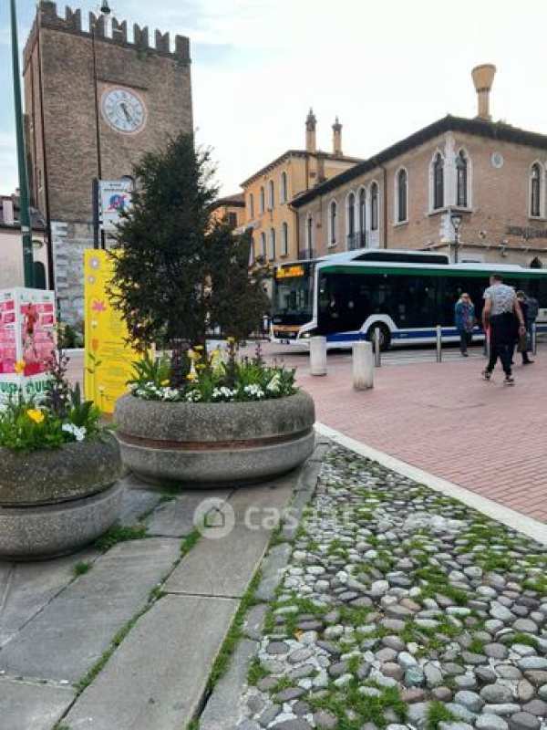 Ufficio in commerciale in Via San Pio X