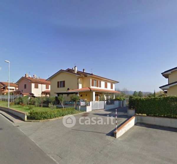 Villa in residenziale in Via R. Orlandini 1100