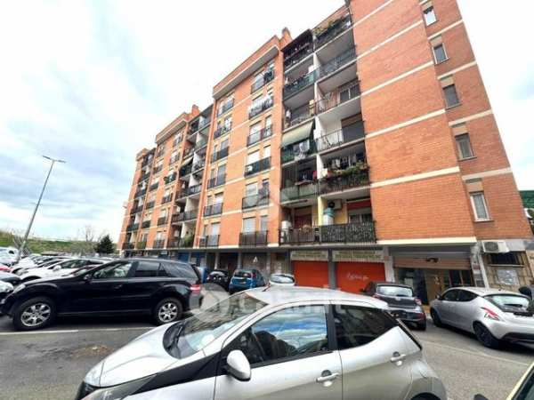 Negozio/locale commerciale in commerciale in Via dell'Impruneta 146