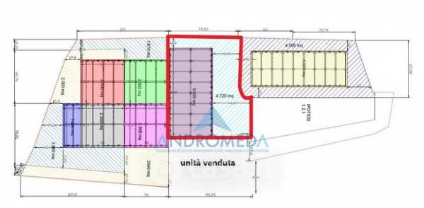 Capannone in commerciale in 