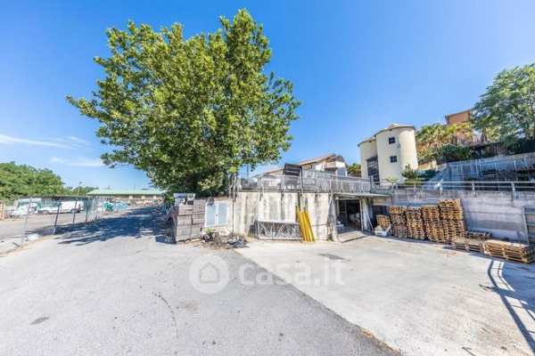 Capannone in commerciale in Via Massa di San Giuliano 270