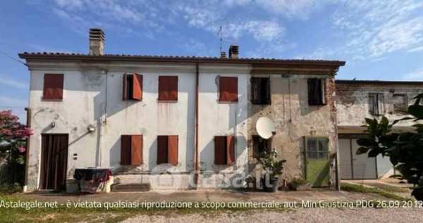 Casa indipendente in residenziale in Via Cadelferro 56