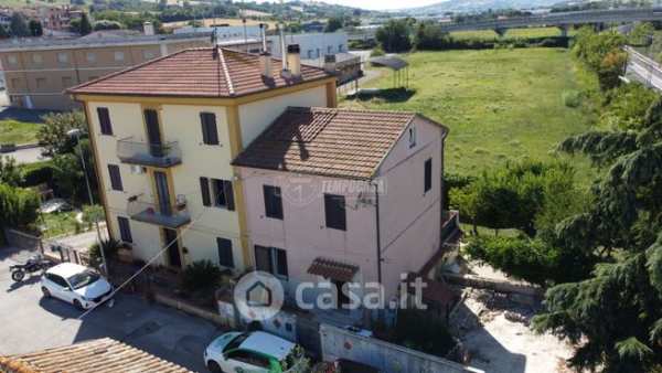 Casa indipendente in residenziale in Via Camerano