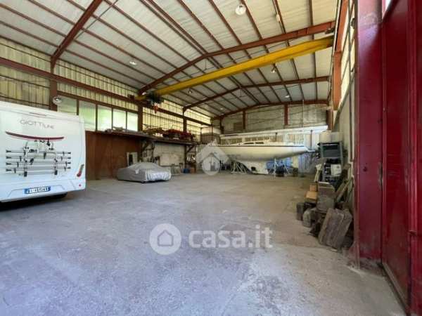 Capannone in commerciale in Via Molino Nuovo