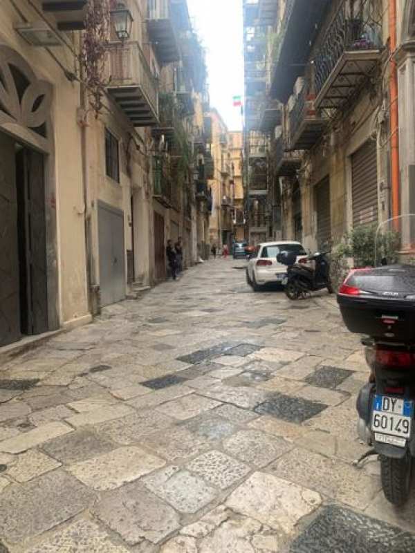 Box/posto auto in residenziale in Via del Parlamento 28
