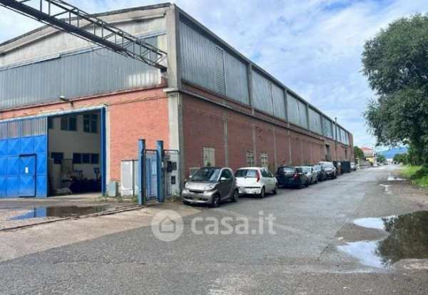 Capannone in commerciale in Via Alba