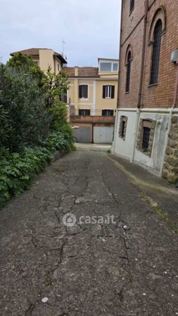 Box/posto auto in residenziale in Via Picco dei Tre Signori 3