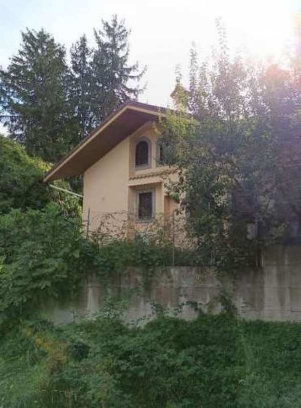 Villa in residenziale in Via delle Ortensie
