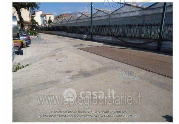 Capannone in commerciale in Via Napoli 155