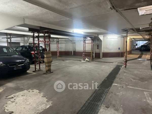 Box/posto auto in residenziale in Via Mergellina