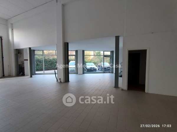 Capannone in commerciale in Via Sasso