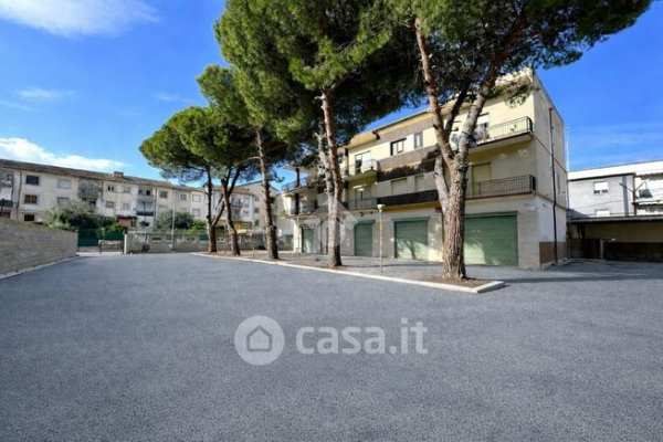 Capannone in commerciale in Via Rodolfo Morandi 23
