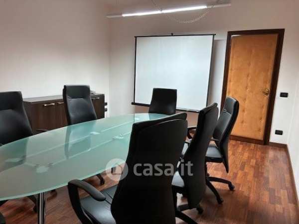 Ufficio in commerciale in Via Ponte Ferroviario 17