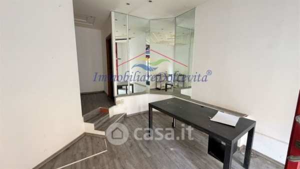 Negozio/locale commerciale in commerciale in Via Sallustio Bandini 7