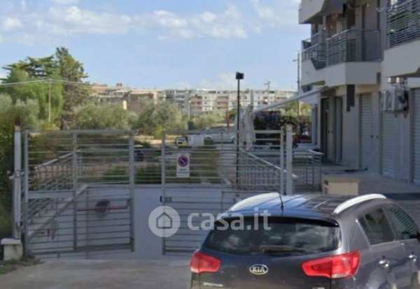 Box/posto auto in residenziale in Via delle Tufare 53
