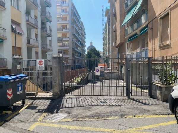 Box/posto auto in residenziale in Via Diciotto Fanciulli 3